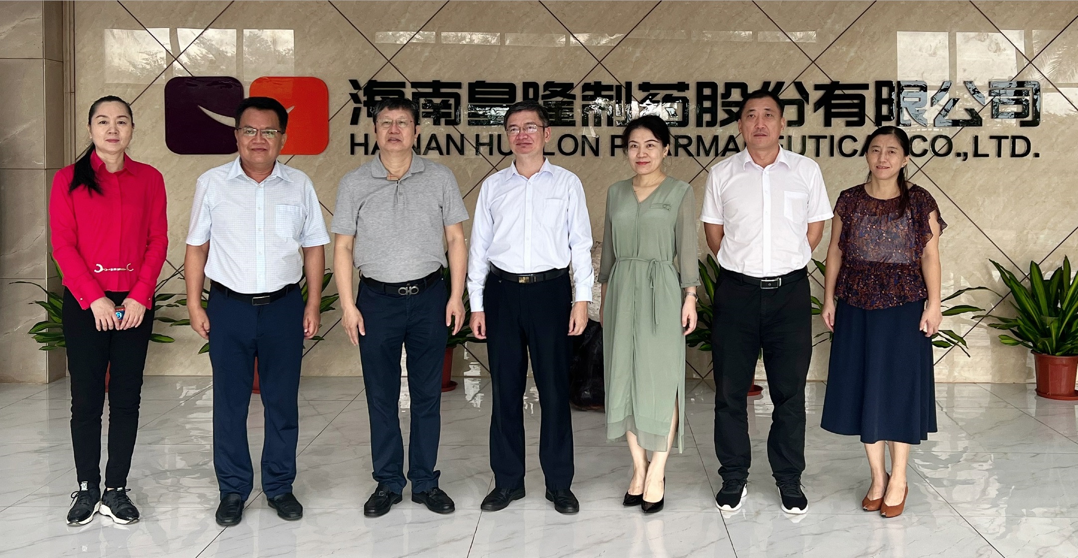 海南省委统战部副部长、省工商联党委书记 林胜一行走访调研365上市公司(英国)集团造药
